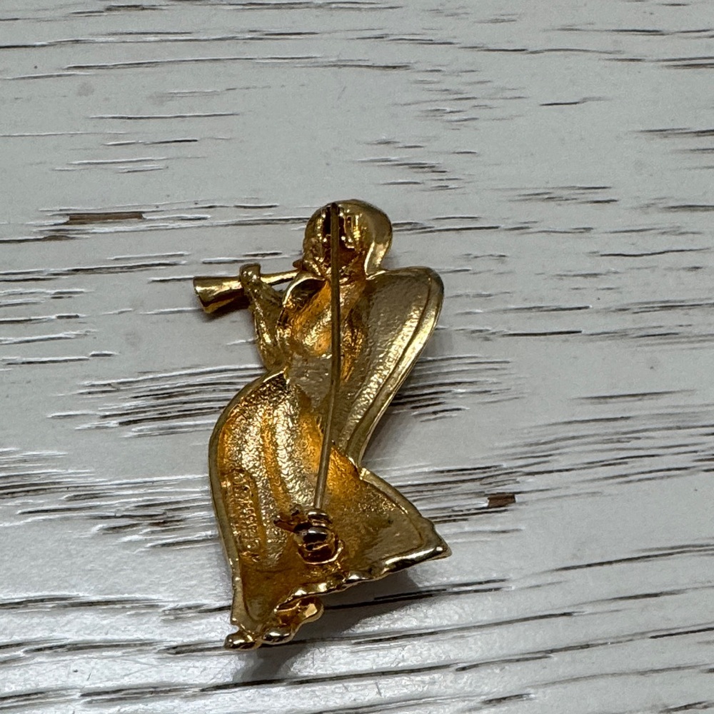 Golden Angelic Brooch - Picture 6 of 8